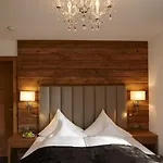 Gridlon 페트노이 암 아를베르크